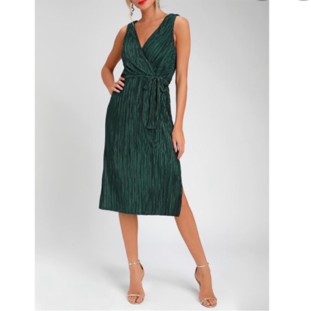 Elegant Green Pleated Sleeveless midi Dress size Small